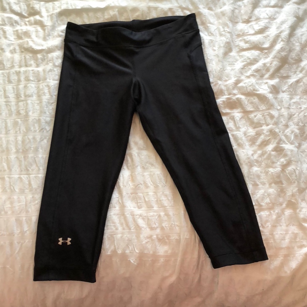 Black Under Armor crop leggings